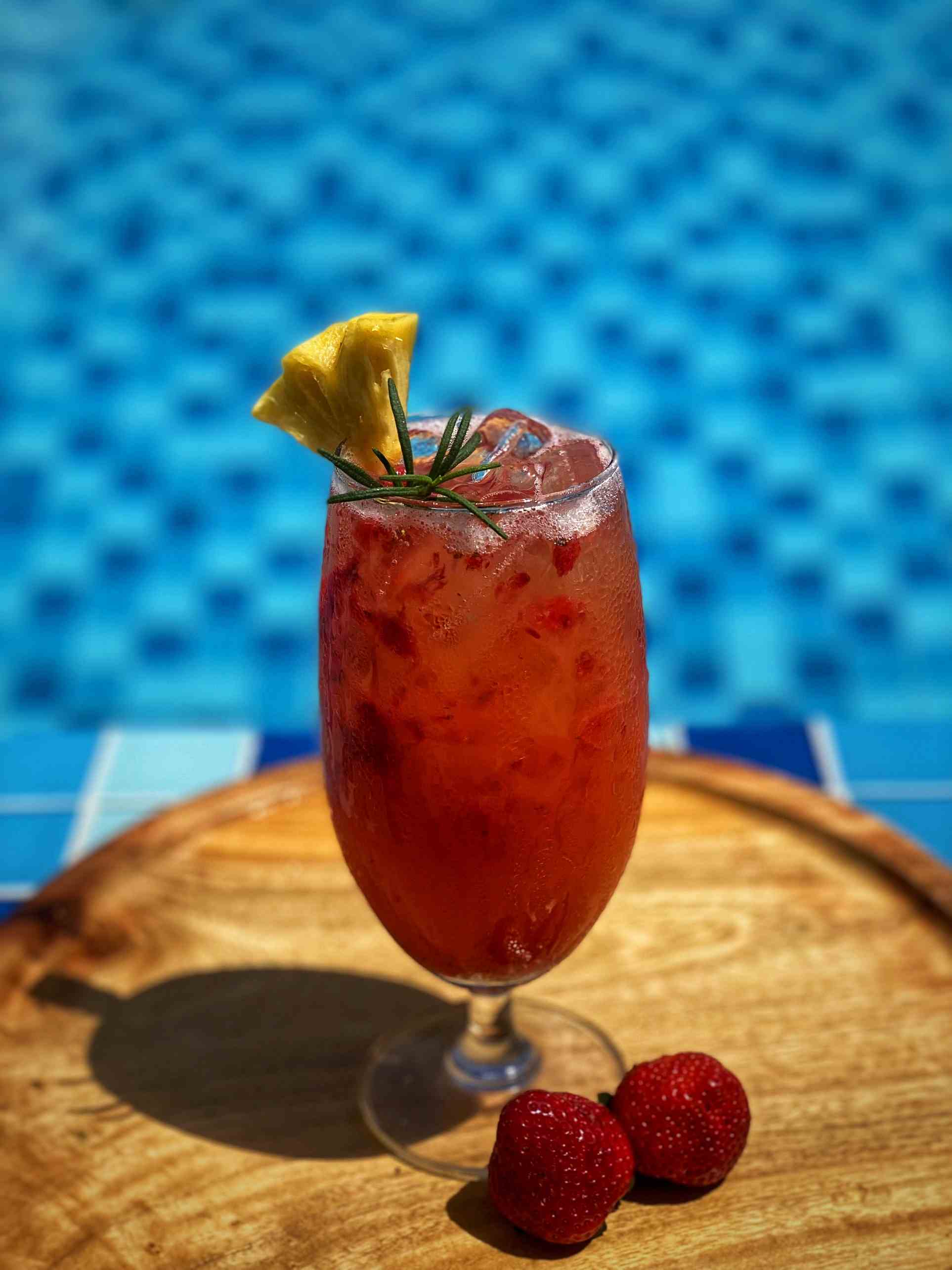 Nước ép Mix Cam - Thơm - Dâu